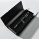 Stilolaps i Zi Mat me Detaje Gold Dhe Kuti i Personalizuar