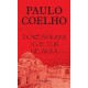 Merr në çantën e plazhit edhe 3 librat e Paulo Coelhos