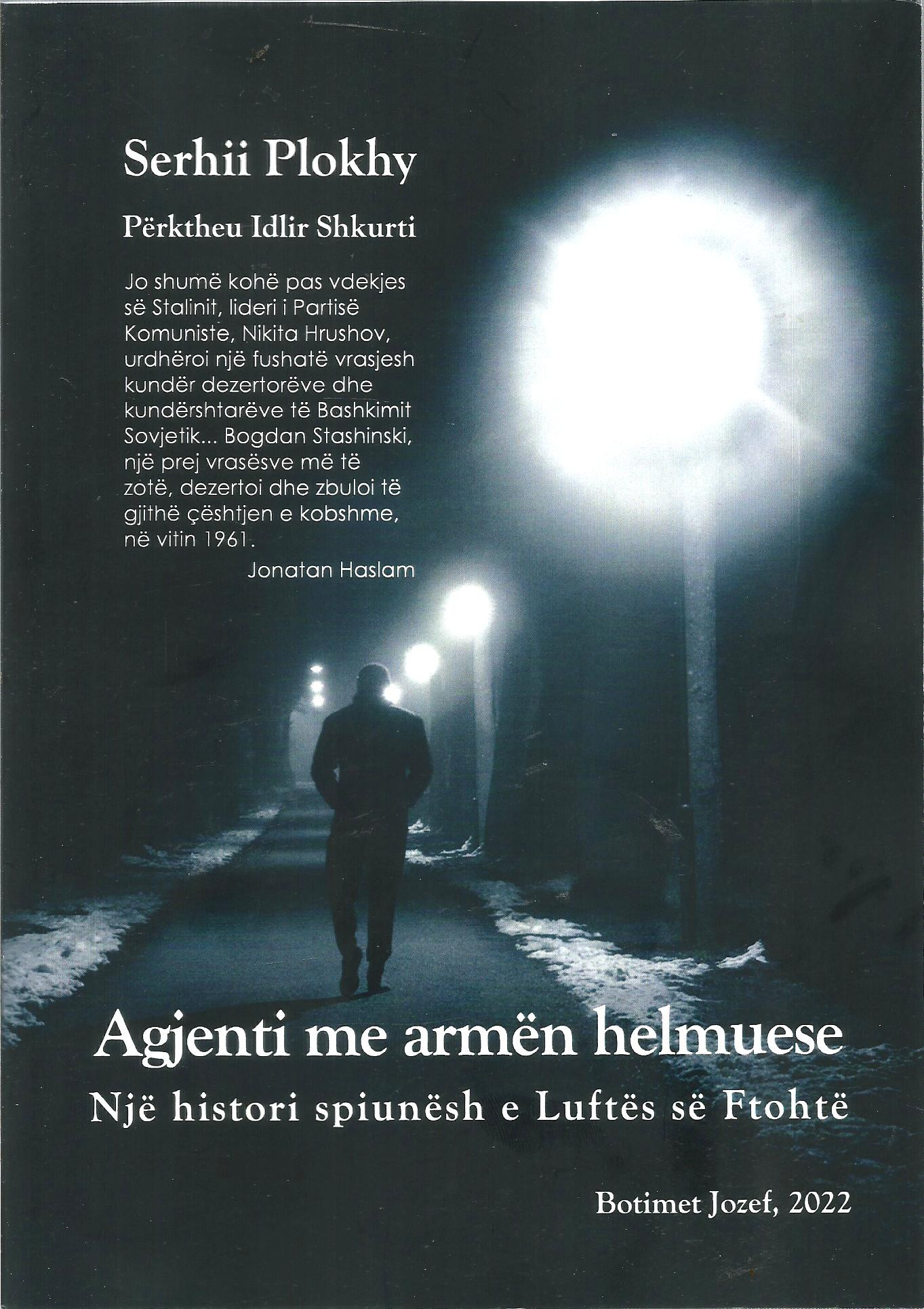 Agjenti me armen helmuese